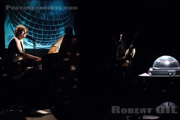 EMILY LOIZEAU - 2006-03-17 - PARIS - La Comedia - 